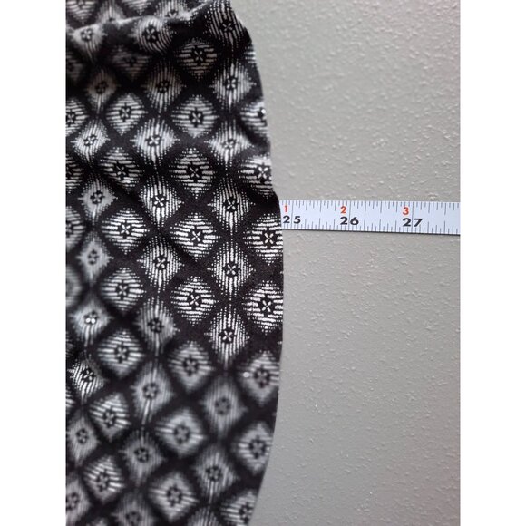 Old Navy Womens Sleeveless V-Neck Top L Black White Geometric Lagenlook Corpcore - Picture 7 of 7